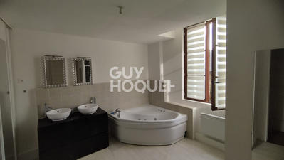 Maison - 196 m² - 7 pièces