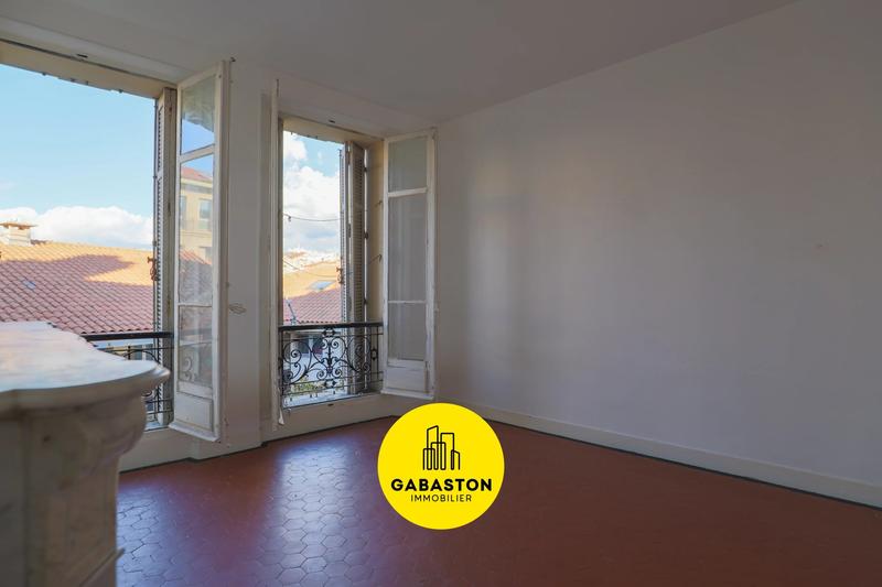 Appartement - 93 m² - 5 pièces