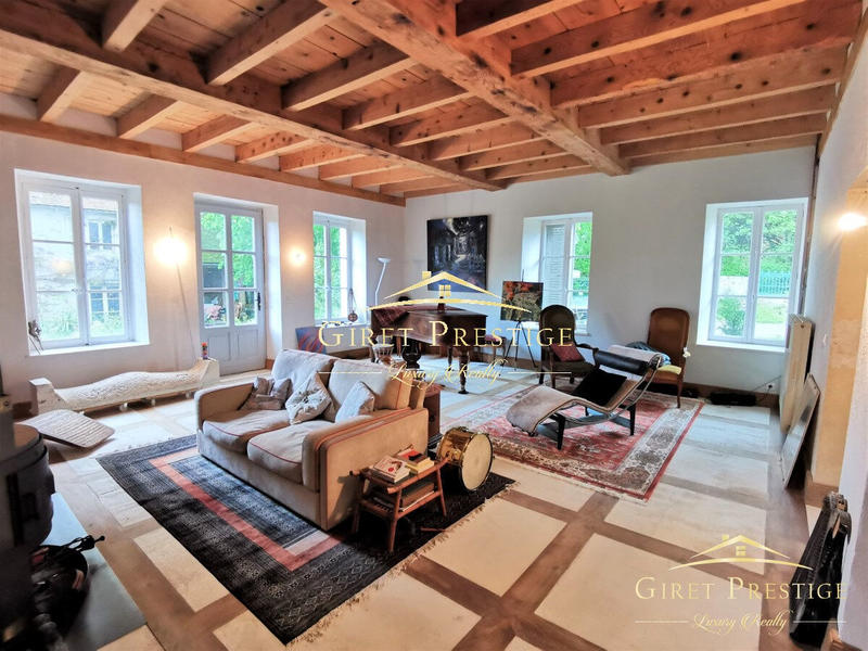 Maison - 600 m² - 12 pièces