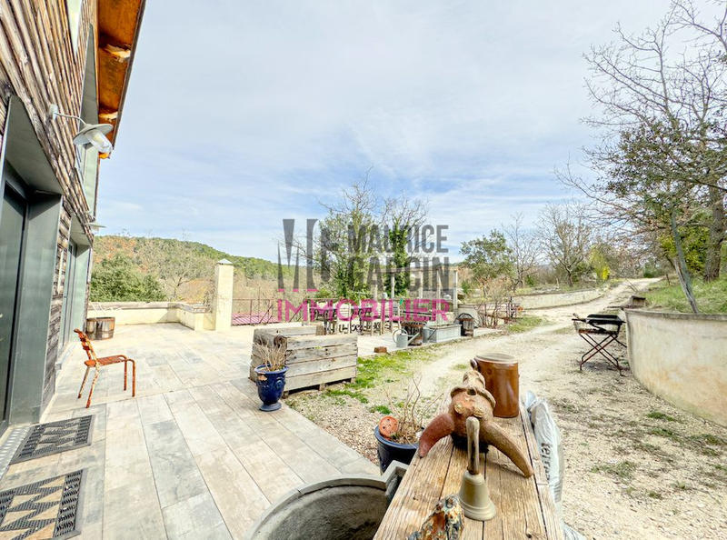 Maison - 228 m² - 5 pièces