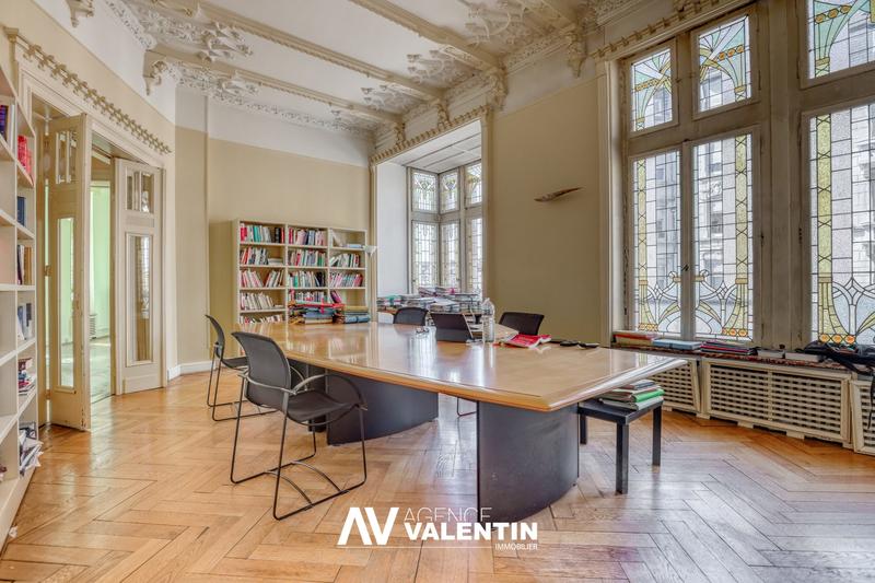 Appartement - 199 m² - 6 pièces