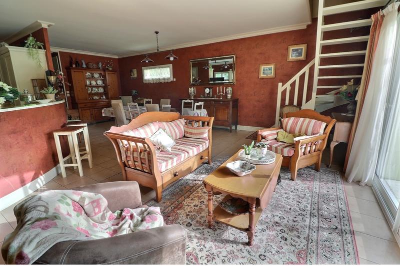 Maison - 210 m² - 8 pièces