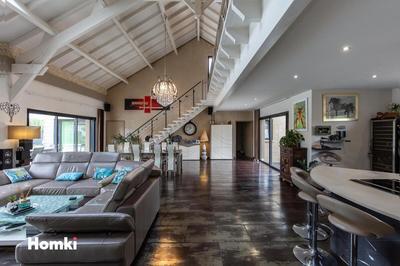 Propriété - 237 m² - 5 pièces