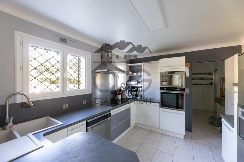 Maison - 159 m² - 6 pièces