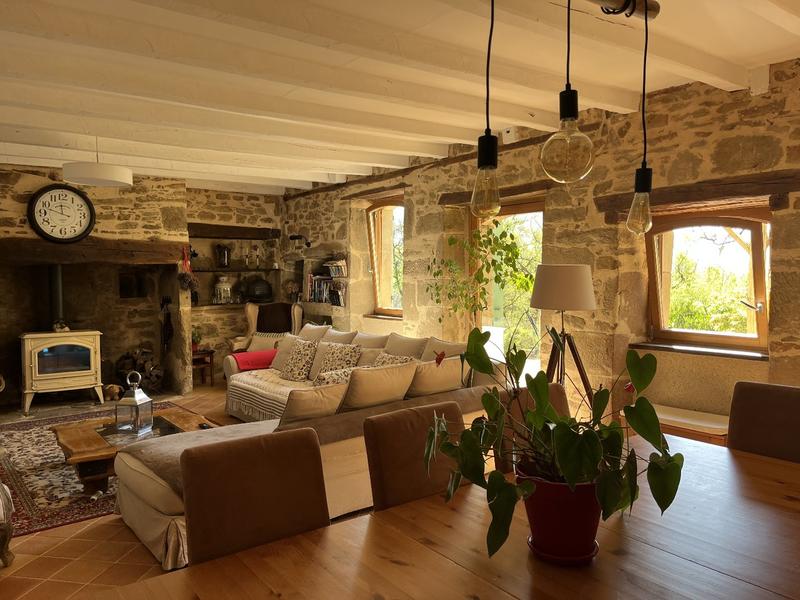 Propriété - 250 m² - 11 pièces