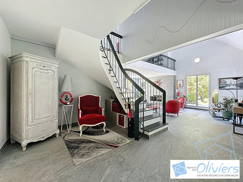 Maison traditionnelle - 200 m² - 8 pièces