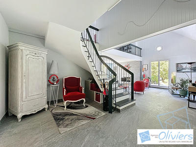 Maison traditionnelle - 200 m² - 8 pièces