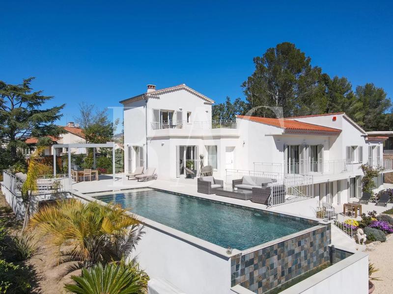 Villa - 270 m² - 8 pièces