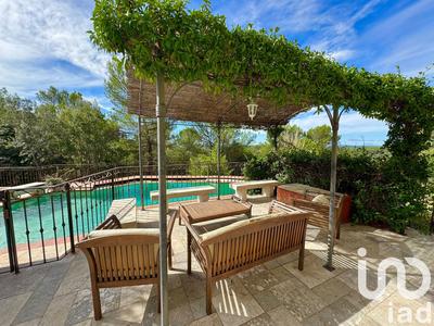 Maison - 250 m² - 6 pièces