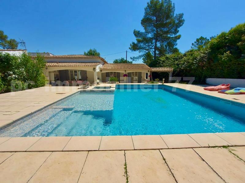 Villa - 300 m² - 11 pièces