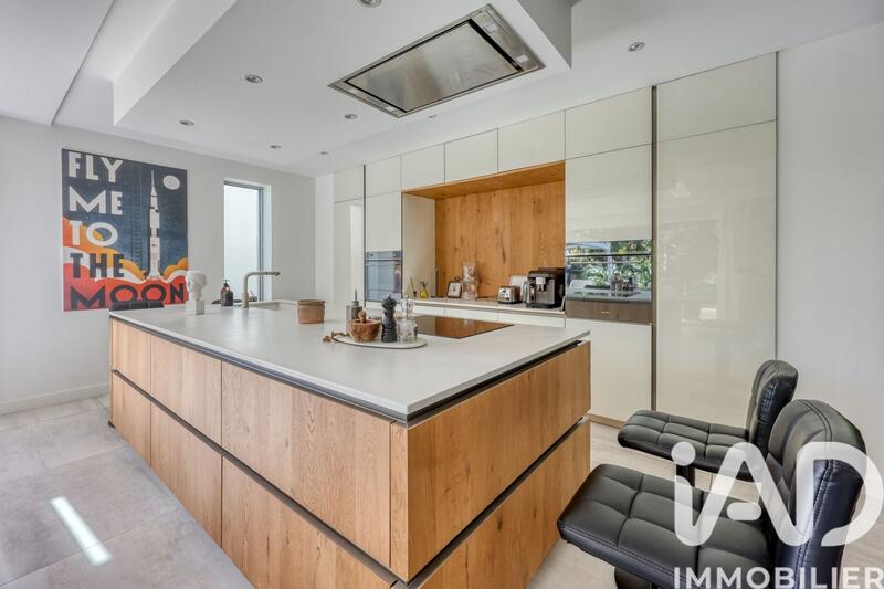 Maison - 288 m² - 7 pièces