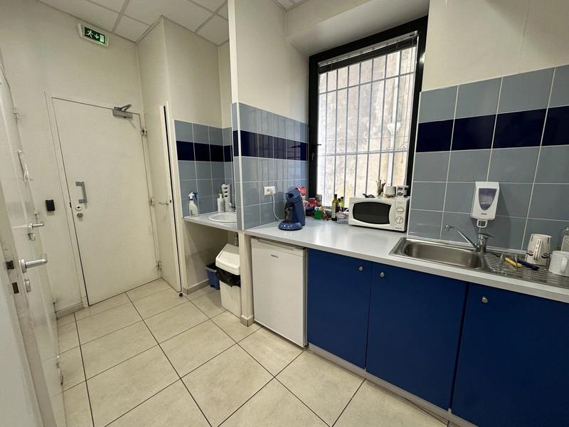 Magasins - 194 m² - 7 pièces