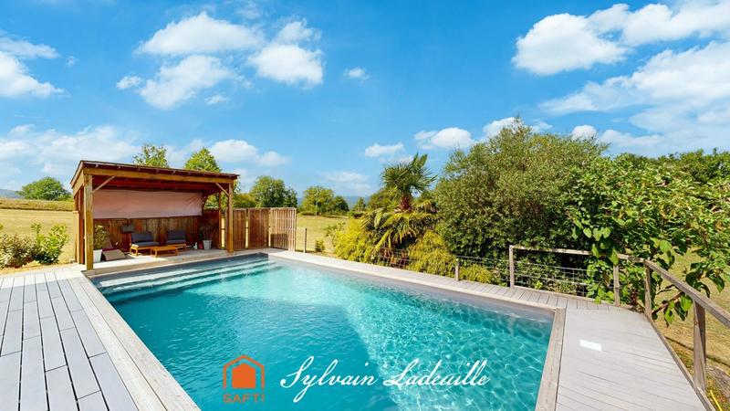 Maison - 180 m² - 5 pièces