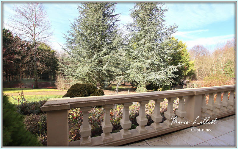 Maison - 343 m² - 12 pièces