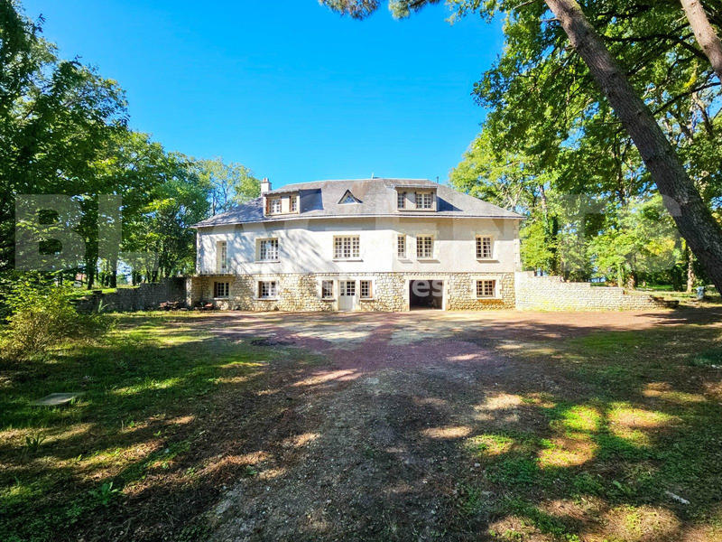 Maison - 250 m² - 8 pièces