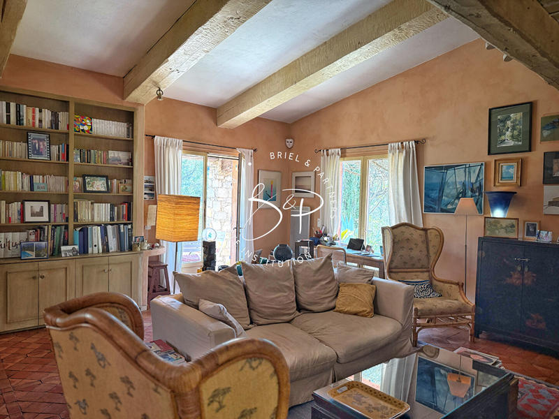 Maison - 301 m² - 13 pièces