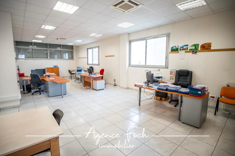 Appartement - 384 m² - 3 pièces