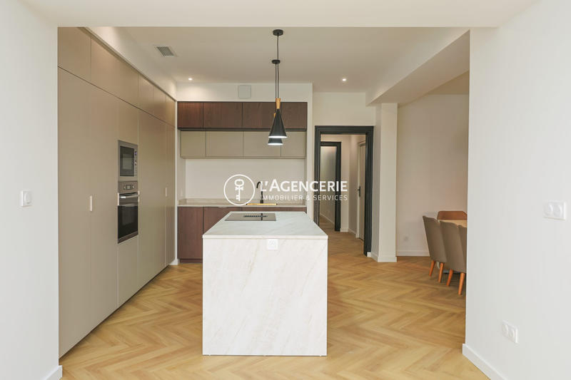 Maison - 210 m² - 7 pièces