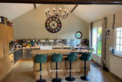 Maison - 350 m² - 8 pièces