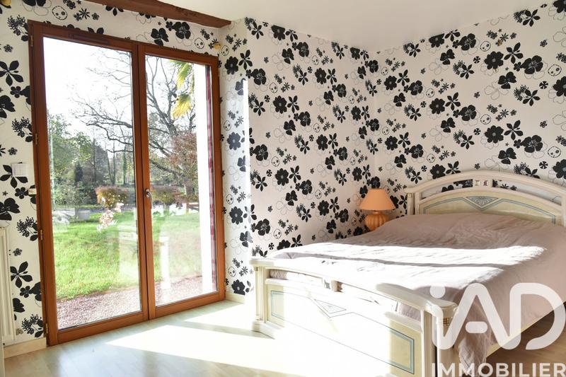 Maison - 277 m² - 9 pièces