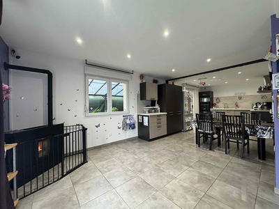 Maison - 99 m² - 5 pièces