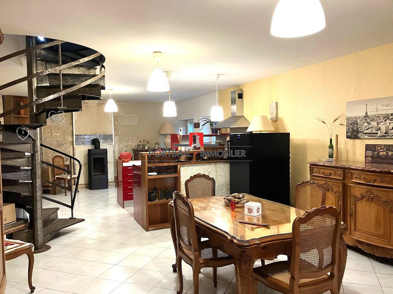 Maison - 220 m² - 6 pièces