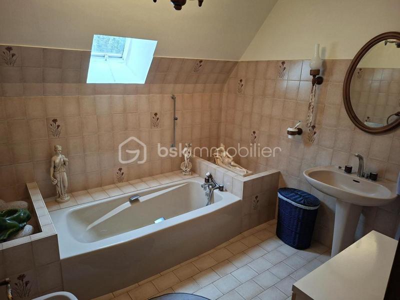 Maison - 220 m² - 11 pièces