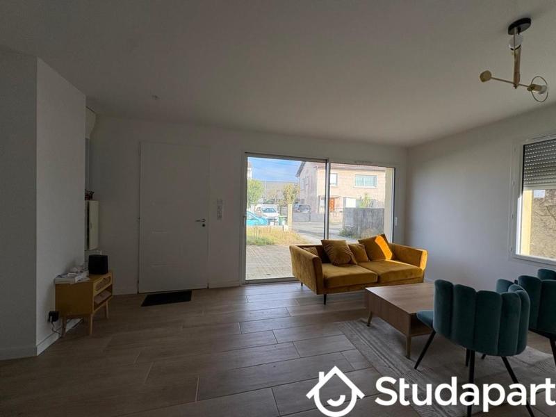 Chambre - 13 m² - 1 pièce