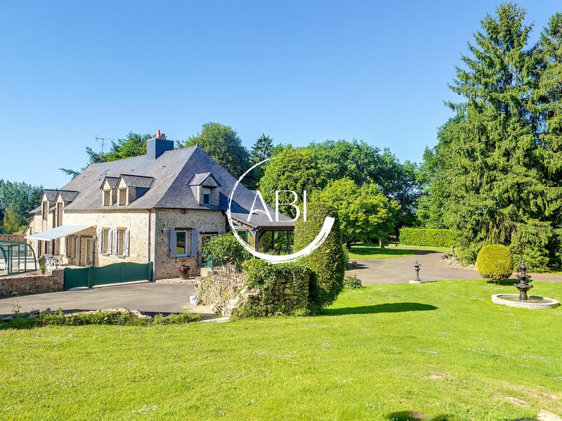 Maison ancienne - 250 m² - 7 pièces