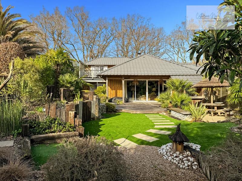 Maison - 217 m² - 7 pièces