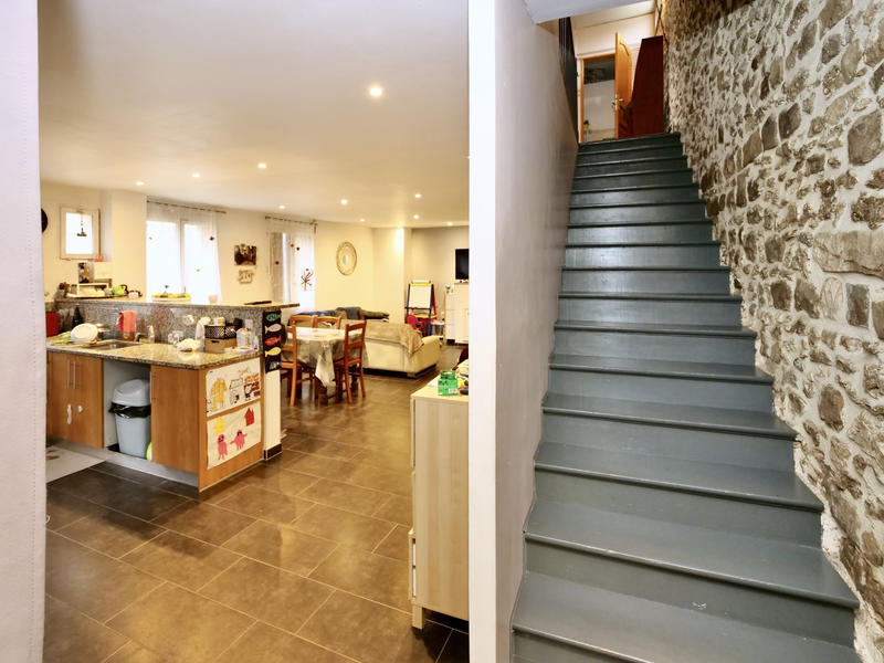 Maison - 184 m² - 9 pièces