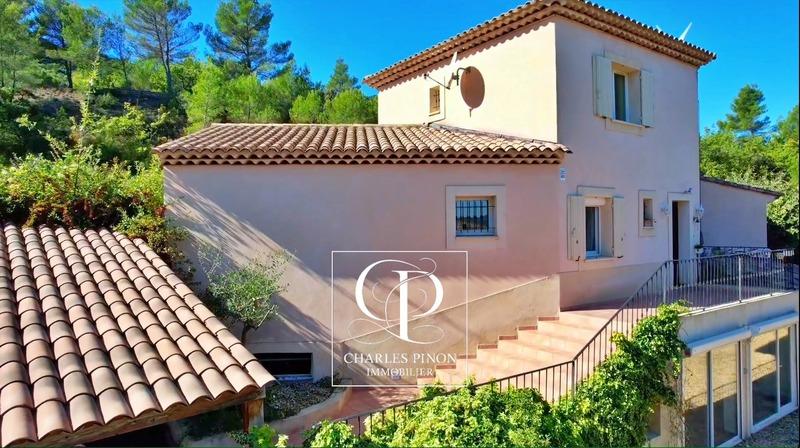 Villa - 289 m² - 9 pièces