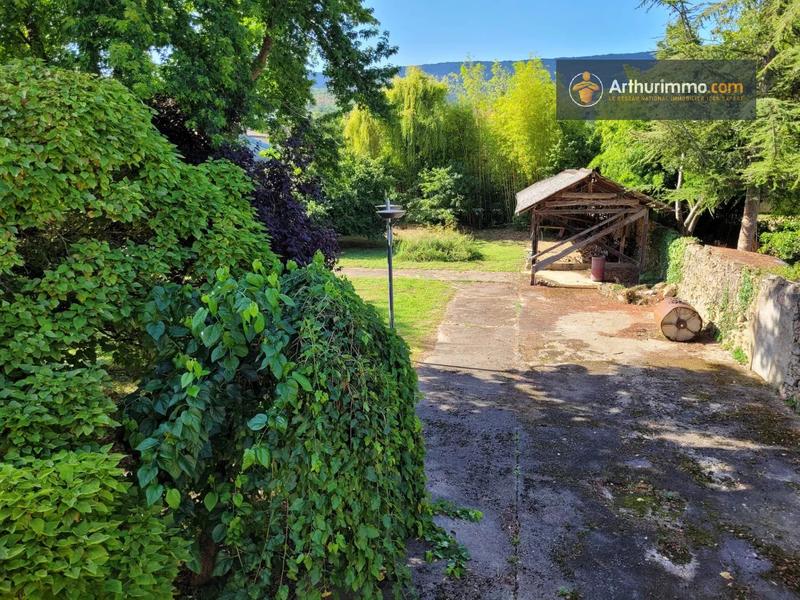 Maison - 1 286 m² - 10 pièces