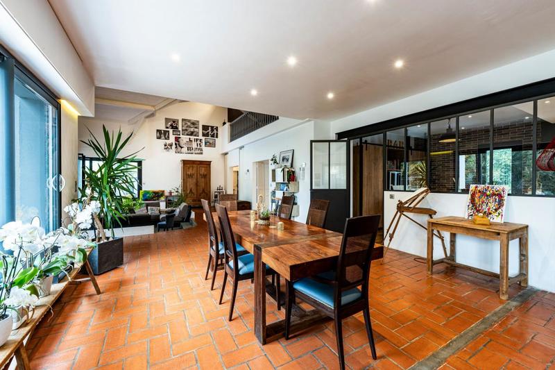 Maison - 302 m² - 7 pièces