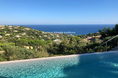 Maison - 240 m² - 6 pièces