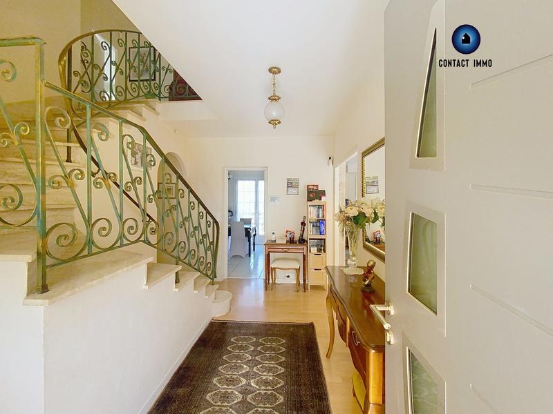 Maison traditionnelle - 200 m² - 7 pièces