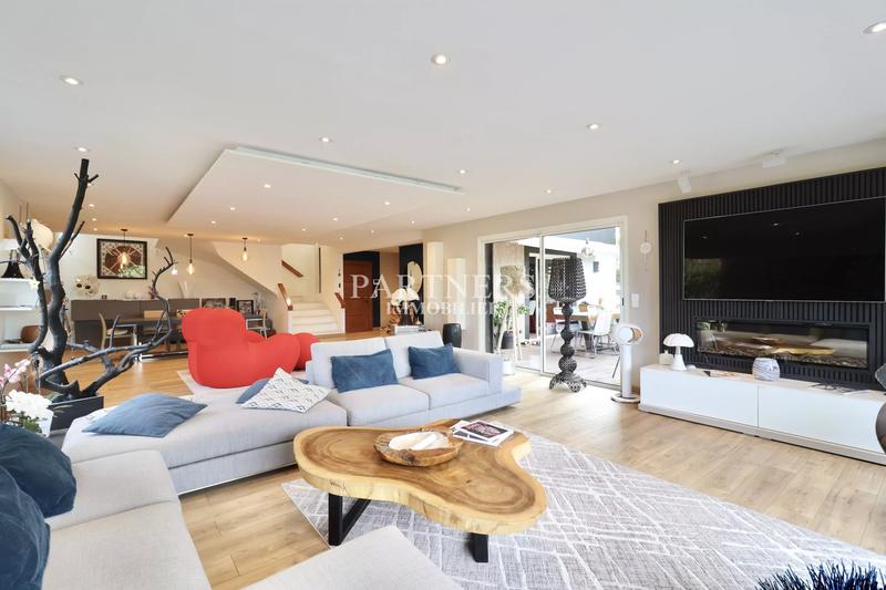 Maison - 300 m² - 10 pièces