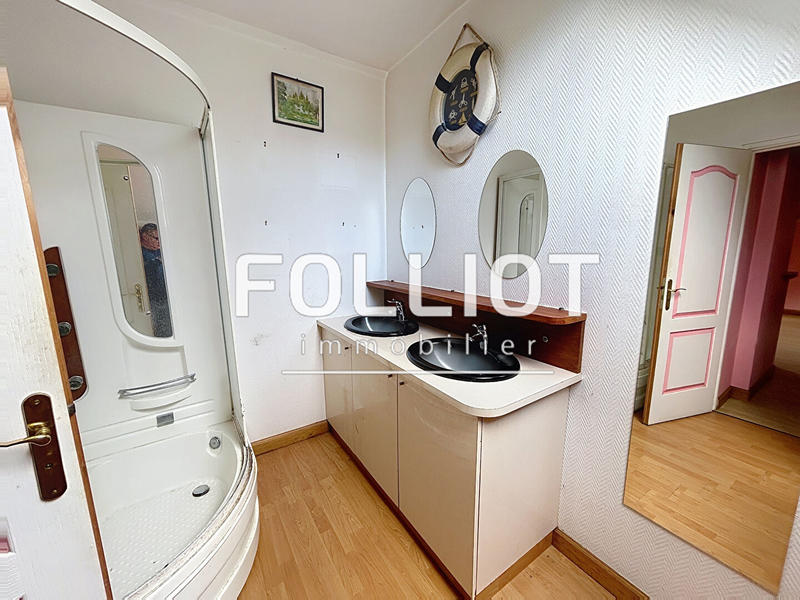 Maison - 277 m² - 8 pièces