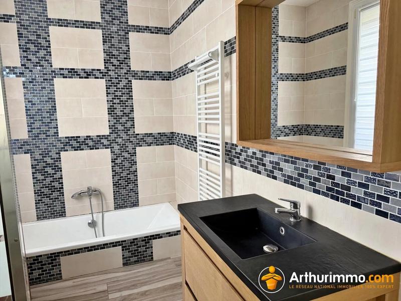 Maison - 220 m² - 8 pièces