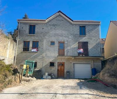Maison - 180 m² - 7 pièces
