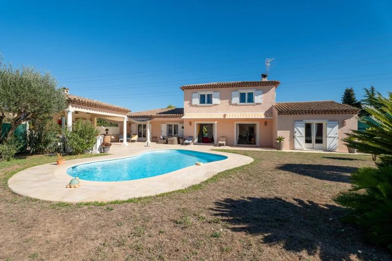 Villa - 256 m² - 8 pièces