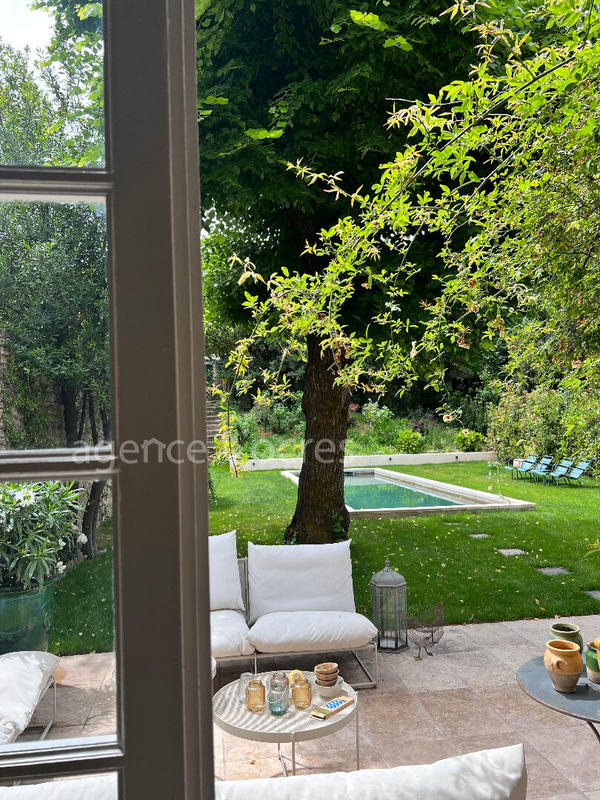 Maison - 350 m² - 12 pièces