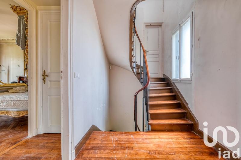 Maison - 240 m² - 8 pièces