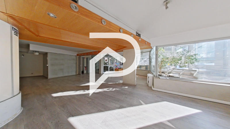 Local commercial - 303 m²