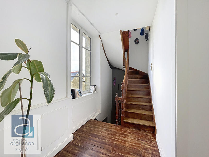 Maison - 220 m² - 7 pièces