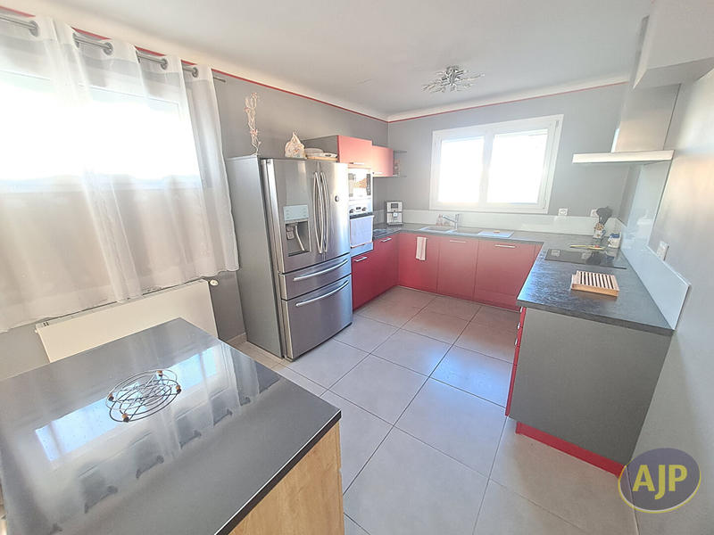 Maison - 205 m² - 6 pièces