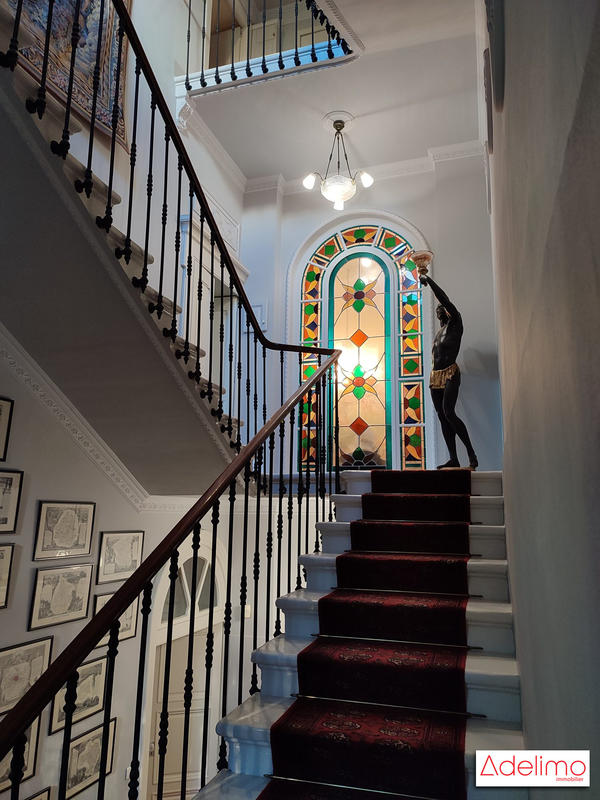 Maison - 408 m² - 12 pièces