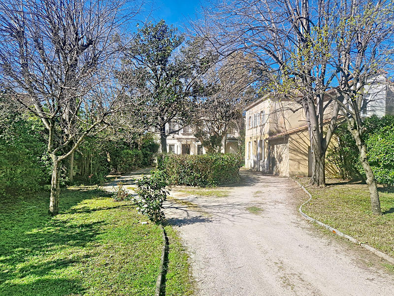 Demeure - 255 m² - 9 pièces