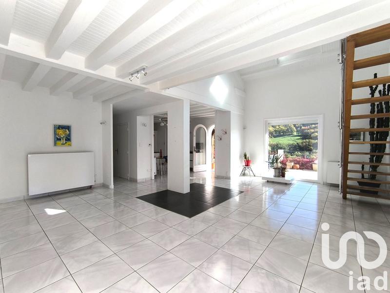 Maison - 220 m² - 7 pièces