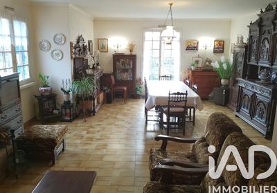 Maison - 212 m² - 7 pièces